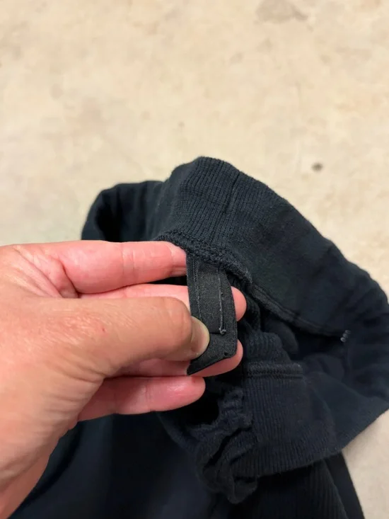 SKIMS Black Relaxed Lounge Jogger Pants - Picture 3 of 4